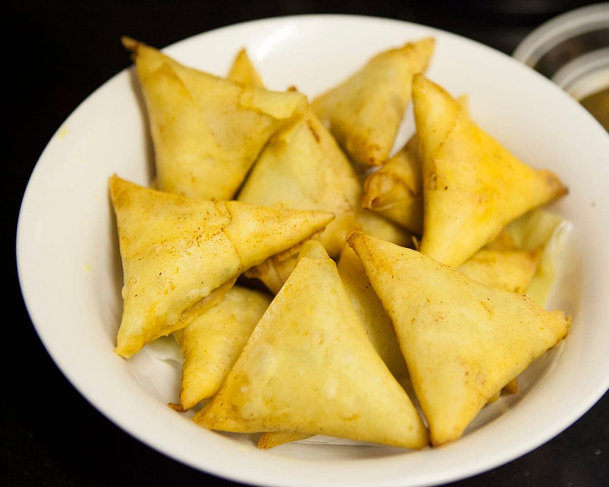 Chicken Samosa (pair)
